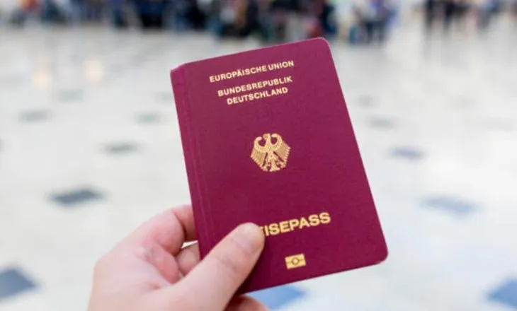 Gjermania thyen rekord, mbi 309 mijë persona marrin pasaportën në një vit