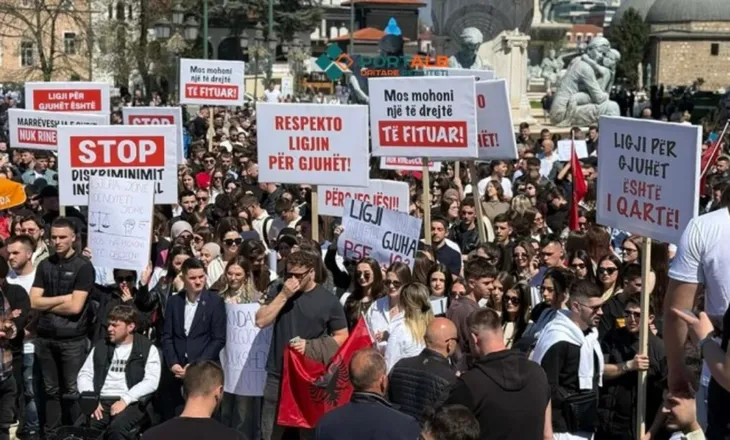 “Gjuha shqipe është amaneti ynë!” Studentët shqiptarë protestojnë sot në Shkup