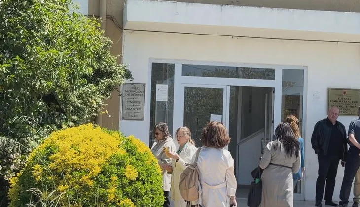 Gjykata e Durrësit në kushte alarmante, mungesë sallash dhe problem sigurie