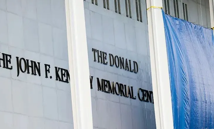Gjykata urdhëron heqjen e emrit të Trump nga Qendra Kennedy
