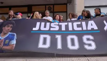 Gjyqi për vdekjen e Maradonës, zemërim dhe lot në sallë. Ish-bashkëshortja akuzon: Ai është vrasësi…