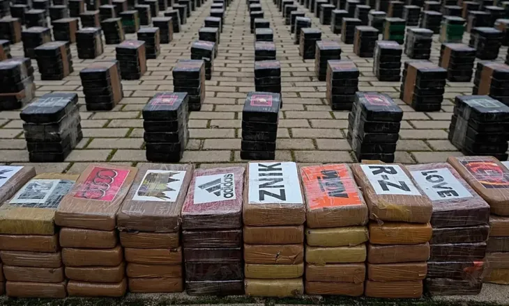 Goditje rekord në Spanjë: Sekuestrohen 40 ton kokainë në Oqeanin Atlantik