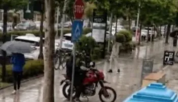 Grabitje me armë në Kamzë, dy persona të maskuar futen në argjendari dhe vjedhin bizhuteritë