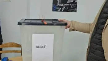 Grisen listat e votuesve/ Pas disa orësh ndërprerje, nis sërish me tensione procesi për garën për kryetar dege