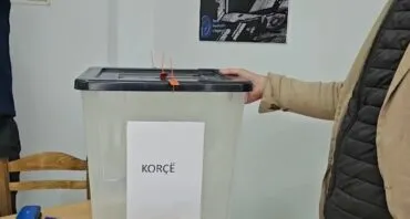 Grisen listat e votuesve/ Pas disa orësh ndërprerje, nis sërish me tensione procesi për garën për kryetar dege