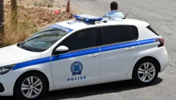 Hakmarrje pas tre vitesh në Kretë/ Babai vret 20-vjeçarin në mes të rrugës për aksidentin e të birit