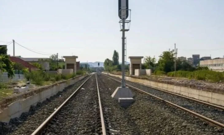 Hapet tenderi 15.7 mln euro për zgjatimin e shinave me 4 km për linjën Tiranë-Durrës