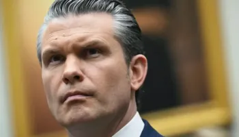 Hegseth: Armëpushimi me Iranin në fuqi, ndërsa tensionet rriten në Ngushticën e Hormuzit