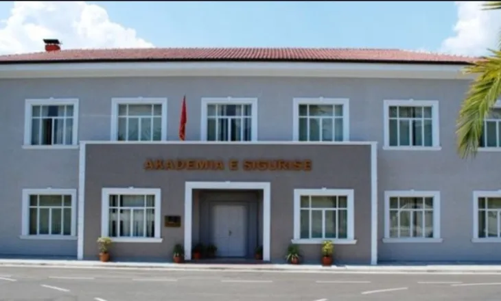 Helmimi i 56 studentëve të Akademisë së Policisë, arrestohet teknologu dhe kuzhinieri i kompanisë katering, shpallet në kërkim administratorja