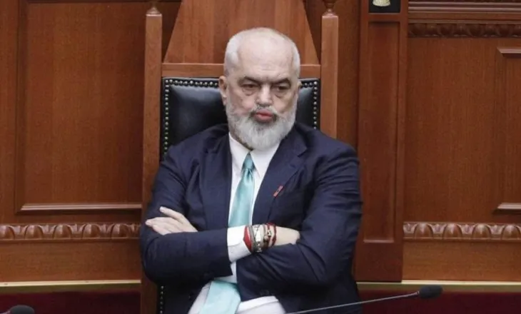 Hipokrizia me ftesën për të ardhur në Shqipëri!