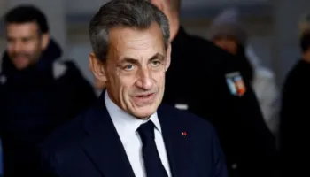 Hiqet monitorimi për Sarkozy, Gjykata e Parisit lehtëson masën ndaj ish-presidentit francez