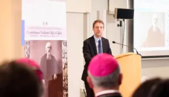 Hoxha: Diaspora shqiptare në Rumani, urë e çmuar për identitetin dhe të ardhmen evropiane të Shqipërisë