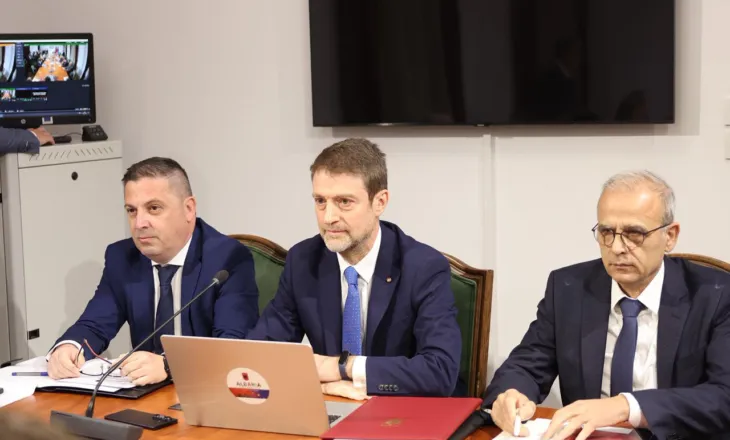 Hoxha: Negociatat nuk janë bllokuar. Ministri i Jashtëm thotë se po pritet miratimi i raportit IBAR