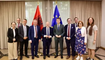 Hoxha pret delegacionin suedez: Të forcojmë partneritetin strategjik drejt një Europe më të bashkuar