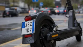 Hyjnë në fuqi rregullat e reja për lëvizjen me monopatina në Itali, detyrim pajisja me targa! Paralajmërohen gjoba deri në 400 euro