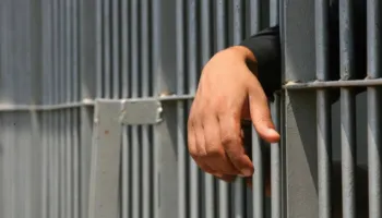 I dënuar për ‘vrasje me dashje’, ndërron jetë në QSUT i dënuari 73-vjeçar