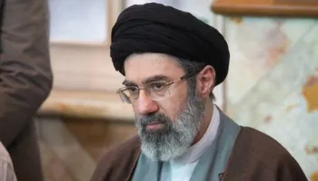 “I plagosur, por vendimtar”, CIA: Khamenei udhëheq negociatat e Iranit për marrëveshjen me SHBA-në
