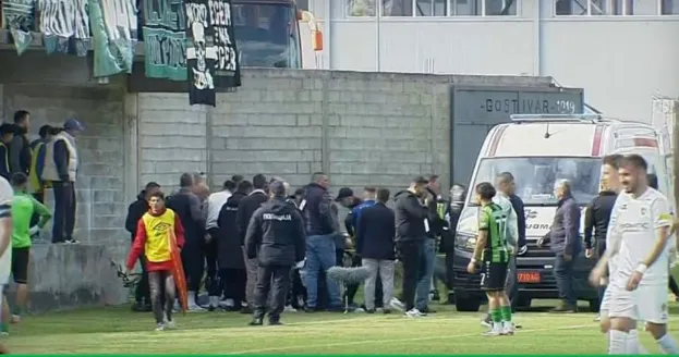 Incident në ndeshjen mes skuadrave shqiptare, tifozi bie nga tribuna