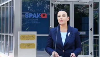 “Integrimi kërkon hetim dhe përgjegjësi penale për aferat e mëdha”, Saraçi ‘godet’: Pa Ballukun në burg, s’ka BE