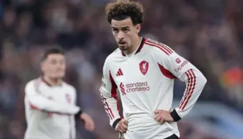 Inter e ka seriozisht për Curtis Jones, klubi zikaltër hyn në kontakt me Liverpool