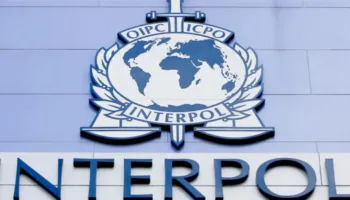 Interpol ekstradon tre shtetas shqiptarë, një nga Italia në Shqipëri, dy të tjerë drejt Gjermanisë dhe Anglisë
