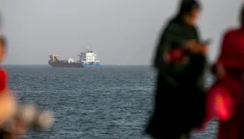 Irani bisedime me Omanin rreth një sistemi pagesash për Ngushticën e Hormuzit