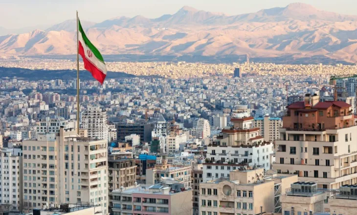 Irani ndien pasojat e luftës, monedha bie pikiatë nga bllokada amerikane dhe sanksionet
