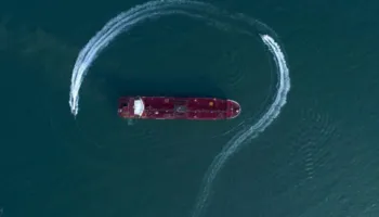 Irani përgatit ligjin për kalimin nëpër Ngushticën e Hormuzit