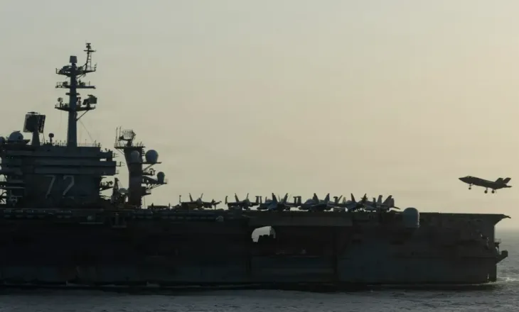 Irani pretendon se ka goditur një luftanije amerikane me raketa, reagon SHBA