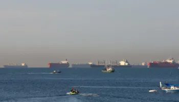 Irani sfidon SHBA-në për Ngushticën e Hormuzit, plani për tarifat ndez përplasje të re globale