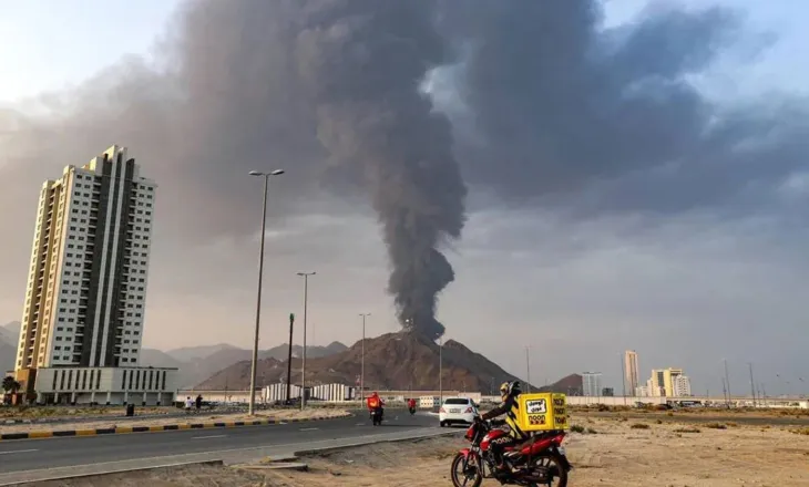 Irani sulmon me dronë edhe pikat strategjike në Oman