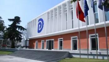 Ish-deputeti demokrat: Të bashkëjetosh në PD, duhet të bësh garë kush e do më shumë Berishën!