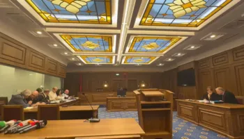 Ish-ministri Ylli Pango shkon si dëshmitar, ç’ndodhi sot në gjyqin e dosjes “Partizani”