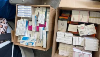Ishin të padeklaruara, sekuestrohen 4 kuti me ilaçe në portin e Durrësit