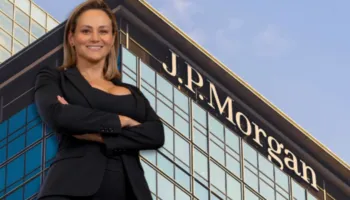 “Ishte krejtësisht e zhveshur dhe më kërkoi të bashkohesha me ta”/ Rihapet skandali i “skllavit seksual” në JPMorgan, dy dëshmitarë të rinj dalin para gjykatës