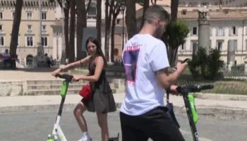 Itali/ Skuterët elektrikë me targë, kush nuk e vendos, gjobë 400 euro