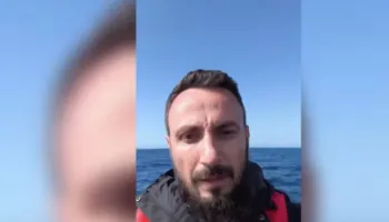 Izraeli liron aktivistët e flotiljes, mes tyre edhe shqiptarin Baki Goxhaj, deputeti italian denoncon torturën gjatë ndalimit