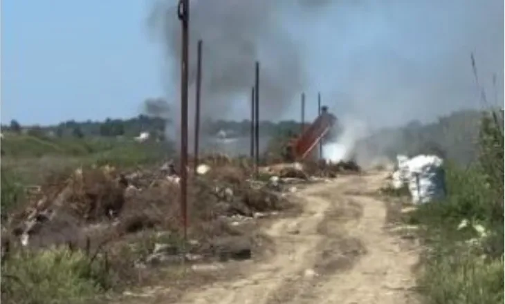 Ja ku digjen taksat e lushnjarëve, Korreshi publikon pamjet tronditëse nga ‘inceneratori’ i hapur në zemër të Myzeqesë