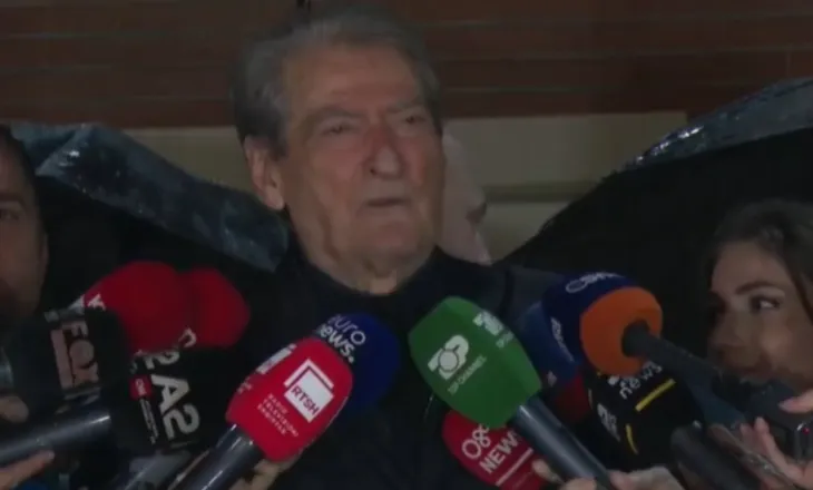 “Ja të vdesim, ja të rrojmë për liri”, mbyllja e protestës, Berisha mesazh tubuesve: Mirënjohje për guximin, beteja vazhdon 