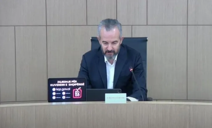 “Jam në konflikt interesi”, Celibashi tërhiqet nga vendimmarrja për kryebashkiakun e Kuçovës