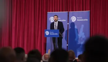 “Je uzurpator!”, Salianji i përgjigjet Berishës: Po manipulon shifrat dhe do ta vërtetoj me fakte, s’kanë votuar as 1 mijë anëtarë
