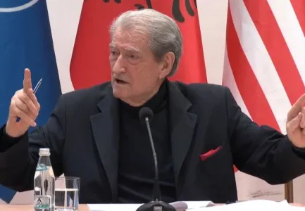 “Jetojmë, në një emergjencë”/ Berisha konferencë: ‘Diella’ superskandal, kuçedrat e energjisë në Shqipëri dhe…