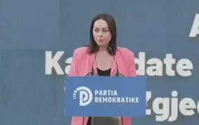 Julia Ilirjani “braktis” Sali Berishën dhe i bashkohet Ervin Salianjit: Nuk pranojmë më humbje pas humbje!