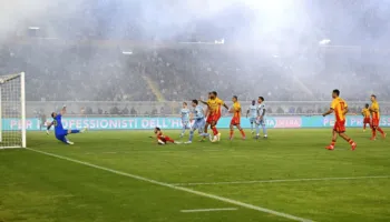 Juventus e nis vrullshëm, por mjaftohet me vetëm 1 gol ndaj Lecce-s. Vlahovic shënon golin e tretë më të shpejtë në 20 vitet e fundit (video)
