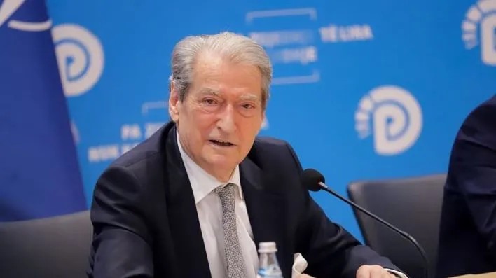 “Ka zëvendësuar Agasin me Bistrin”/ Berisha: Lubia kryeministrja hije, Rama kujton se Brukseli nuk i sheh!