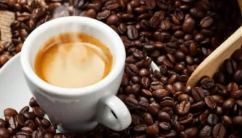 Kafe pa kafeinë, si ndikon dekafeinato në organizmin tuaj
