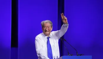 ‘Kam bërë gabime, por…” Berisha në Kuvendin e PD-së: Deshën ta blinin, por kjo parti s’është për tregti