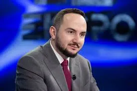 “Kam kontakte me përfaqësues ndërkombëtarë”/ Salianji:Në selinë e PD nuk hyn asnjë ambasador sepse drejtues është Saliu