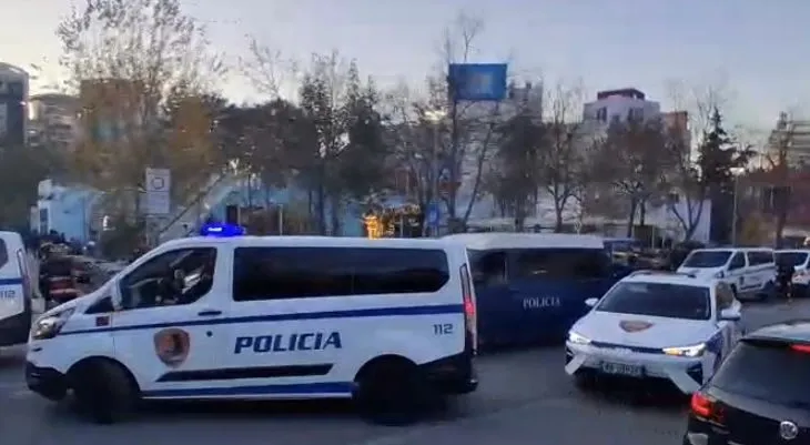 Kamerat e sigurisë fiksuan autorin/ Tritol kantierit të ndërtimit në Kamëz, zbulohen detajet