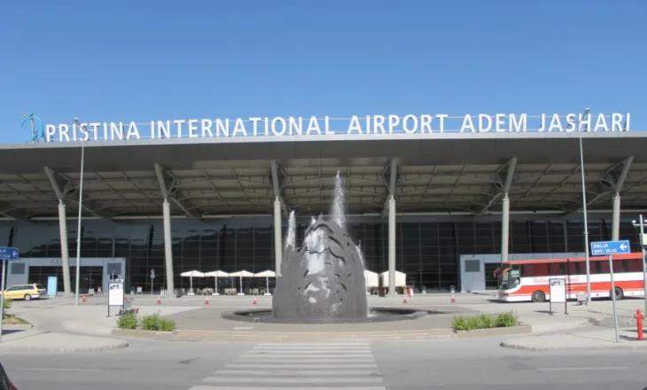 Kanosi me armë një person në aeroportin “Adem Jashari”, sekuestrohet një pistoletë dhe 45 fishekë